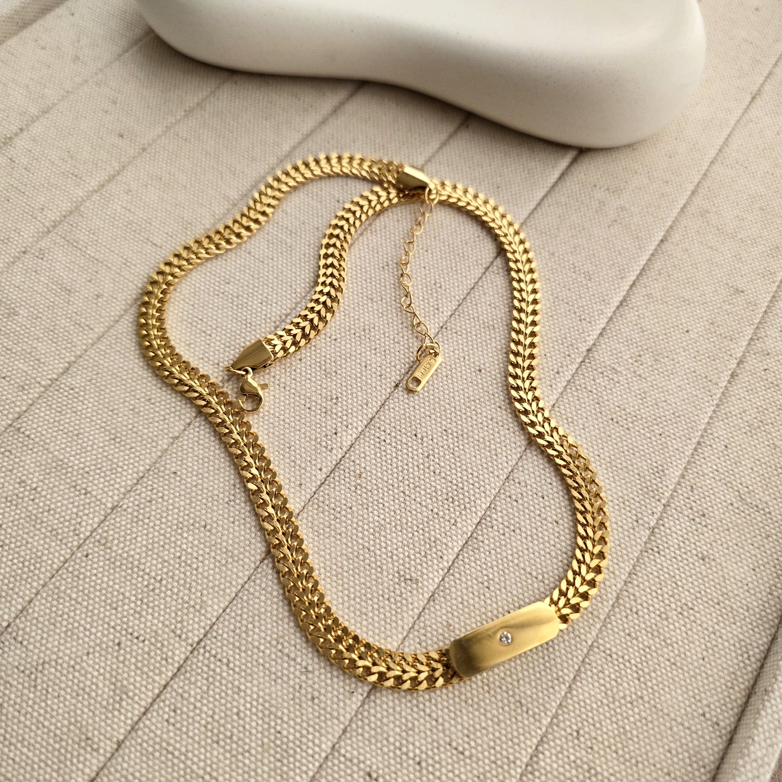 Alina Link Chain Necklace-3  taahirajewellery