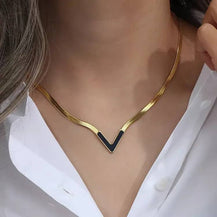 Dainty V Shape Snake Necklace - Black-3  taahirajewellery